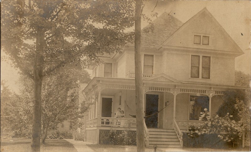 Photograph of Bertha and E. Louise Krauss at 309 N. Liberty Street