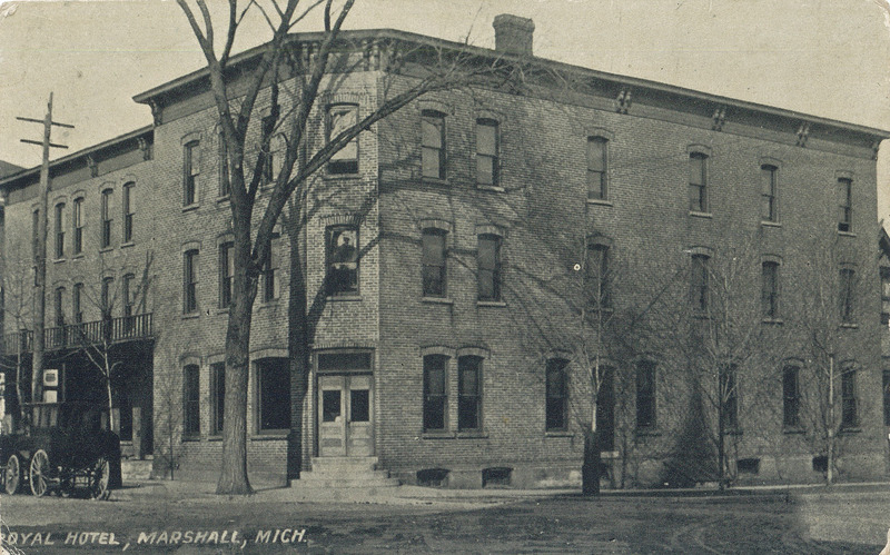 Postcard Photograph of Royal Hotel, Marshall
